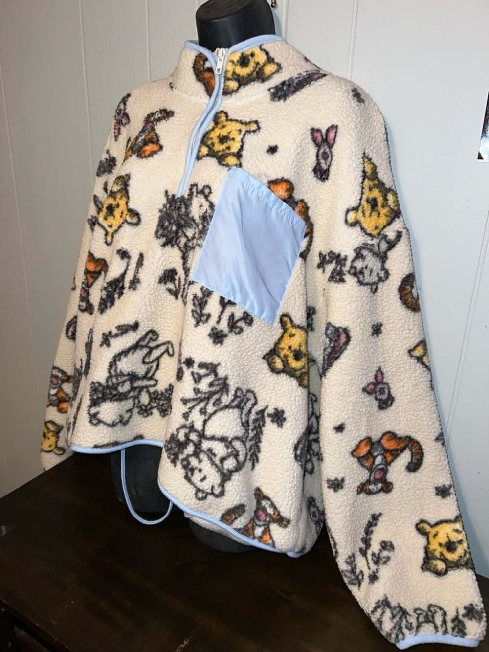 Disney Winnie the Pooh Fleece Pullover Size M Cream Blue